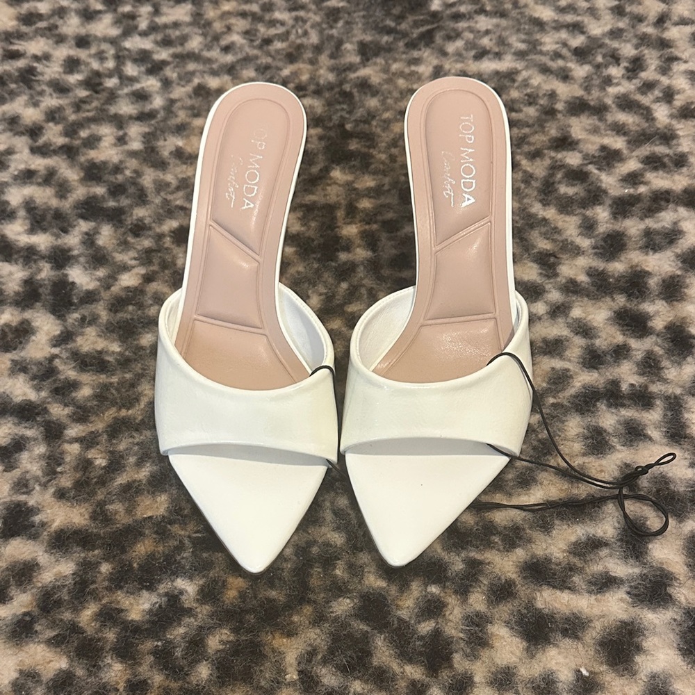 TOP Moda Women's Cream Pointed Mules